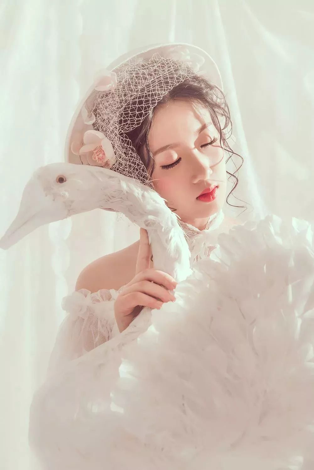 「一切源于生活」踮起脚，提起裙边 ；迈着幸福的步伐，吟唱着孕育的美好-白天鹅