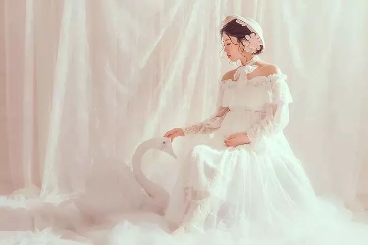 「一切源于生活」踮起脚，提起裙边 ；迈着幸福的步伐，吟唱着孕育的美好-白天鹅