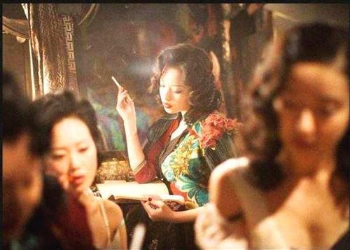 「落叶在农村」古人为何说“笑贫不笑娼”？而对于此类女人，曾被很多人唾弃