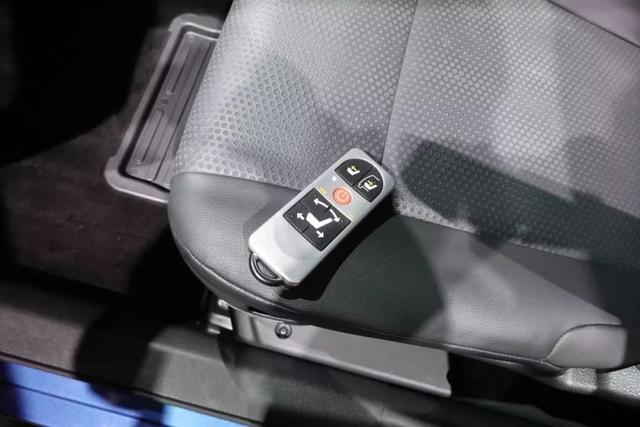 【阿虎汽车】汽车当移动发电机，后备箱装轮椅，东京车展上的日系精巧设计