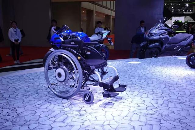 【阿虎汽车】汽车当移动发电机，后备箱装轮椅，东京车展上的日系精巧设计