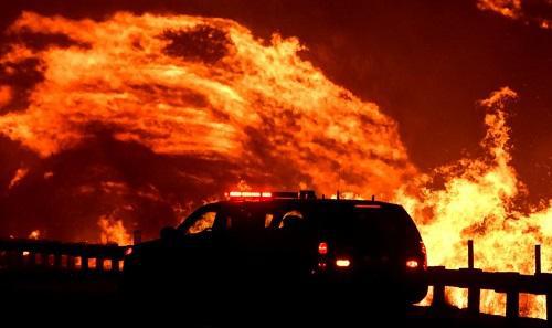 美媒：恐怖热风威胁加州 数百万人遭断电防山火蔓延