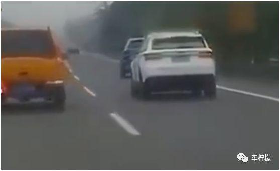 「ZAKER网」高速最危险行为之一，跟车太近，发生事故别想独善其身！