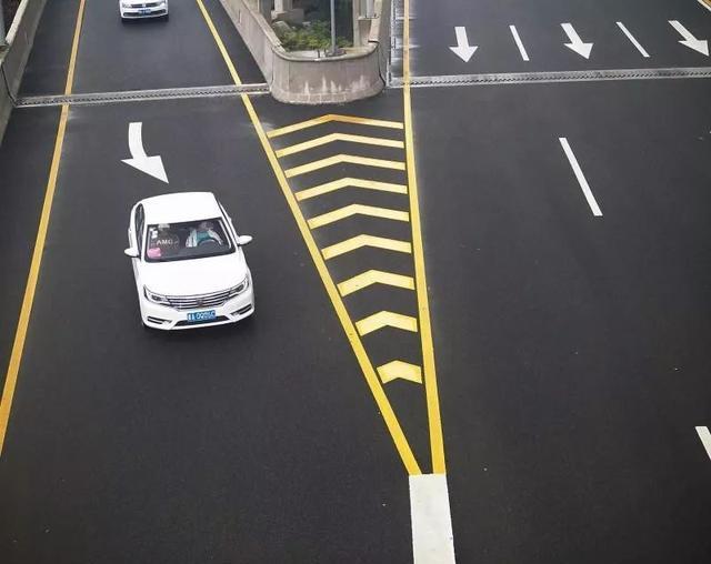 [养车宝典]开车不系安全带、打电话的注意了，贵阳交警已开始使用监控抓拍系统