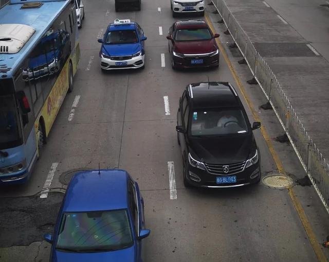 [养车宝典]开车不系安全带、打电话的注意了，贵阳交警已开始使用监控抓拍系统