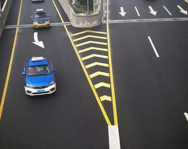 [养车宝典]开车不系安全带、打电话的注意了，贵阳交警已开始使用监控抓拍系统