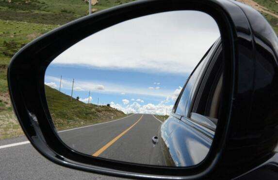 「驷马高车」为什么你不是老司机？3个地方暴露你的开车习惯！