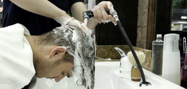 为什么理发店使用的洗发水，超市基本没有卖？讲出来你不信