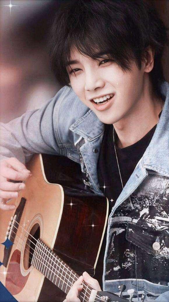 华晨宇全国粉丝团@心灵之约！少看外表，多看内心！