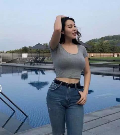 #与时尚赛跑#胖的女人怎么了？你的魅力无需在意他人眼光，纯净的眼神倾国倾城