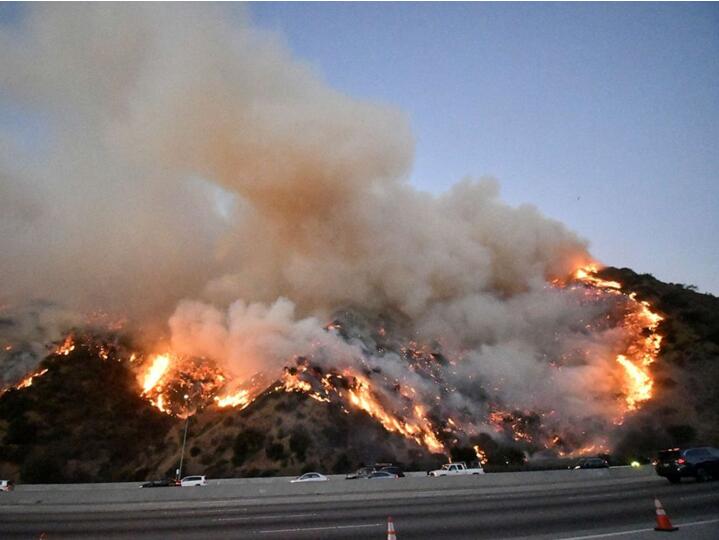 加州大火持续 球星詹姆斯影星施瓦辛格赶紧撤了