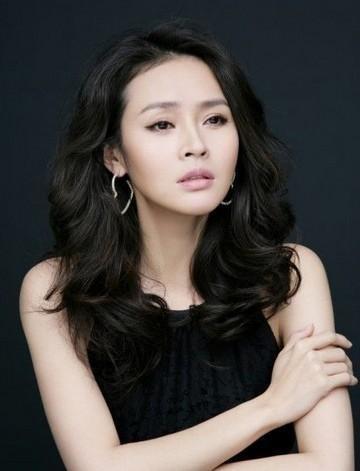 她是靳东口中“最害怕”的女演员，因怀孕拒绝出演《甄嬛传》