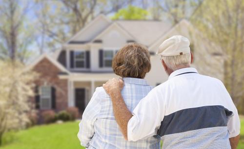 小小的小趣事■五十岁那年霜降，他在岳父门前抽了一夜的烟，第二天黯然离开