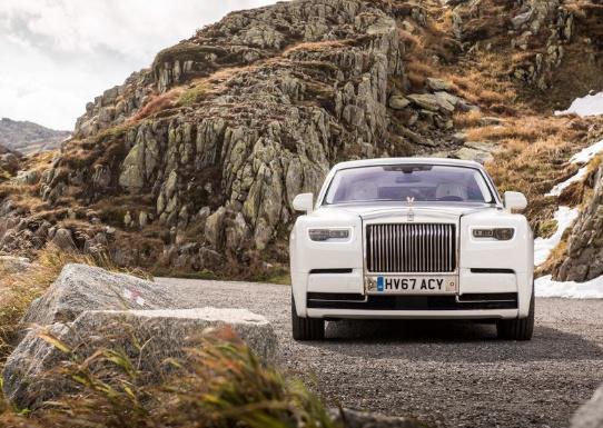 九零后聊车■自动挡长下坡时，踩刹车挂D档是不对的，挂L档下坡会更安全