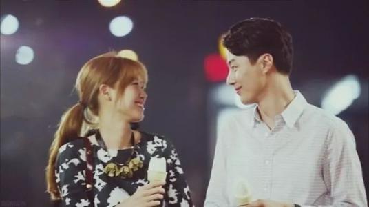 【小辉唠情感】感情中，聪明女人学会3个“小套路”，才能牢牢拴住男人的心