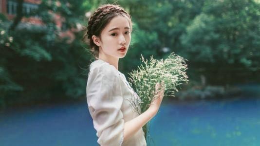 【小辉唠情感】感情中，聪明女人学会3个“小套路”，才能牢牢拴住男人的心