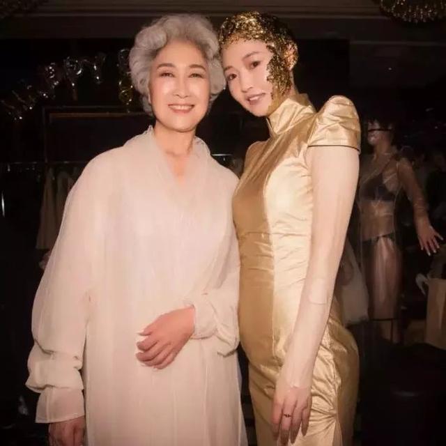 #浅浅情感说#“我奶奶是粉丝300万的抖音网红”：余生怎么活，这是最好的答案