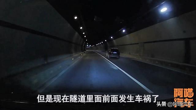 我爱奔驰大G@新手司机注意，记住这六个跑高速的实用小技巧，关键时候能救命