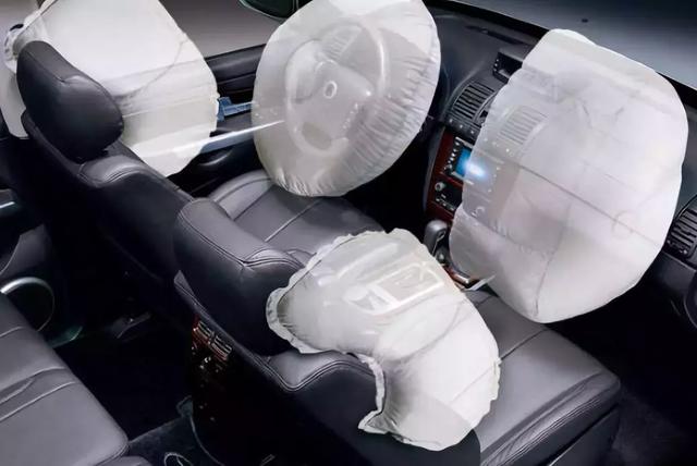 「东风悦达起亚包头领航」汽车中控遮光垫是摆设，听听专家的解答，顿时茅塞顿开