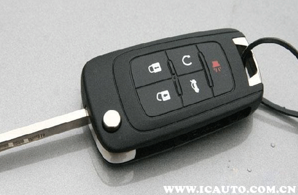 王者小汽车@钥匙锁在车里了怎么办？车钥匙锁车里开门技巧