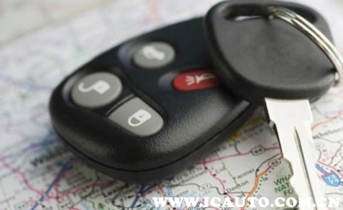 王者小汽车@钥匙锁在车里了怎么办？车钥匙锁车里开门技巧