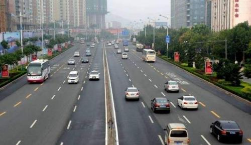 「北新网视」瓜子严选店车主必看：老司机都知道的防追尾跟车技巧