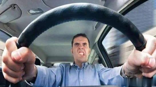 【一条灰咸鱼】这三个驾驶习惯，开啥车都是油老虎