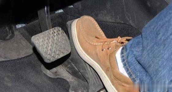 【一条灰咸鱼】这三个驾驶习惯，开啥车都是油老虎