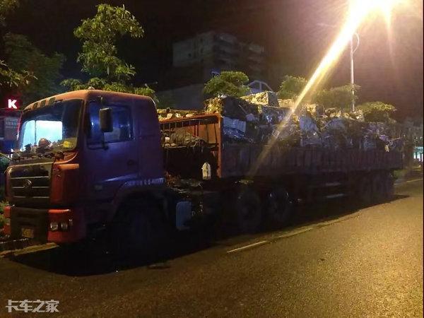 卡车之家@跑车遇到这种找茬的只能花钱了事儿，卡车司机：就当破财免灾吧