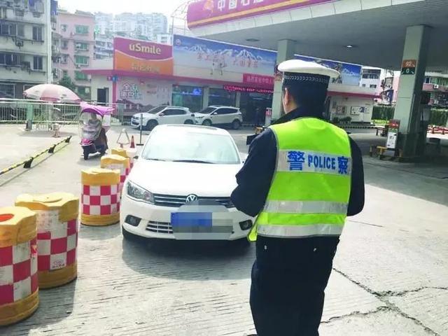 #加油在线#加油站内100余辆违停车被罚！你还敢乱停？