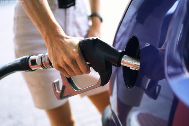 【汽车教练】为什么有的人开车油耗高很多？这几个坏习惯还不改，简直是浪费钱