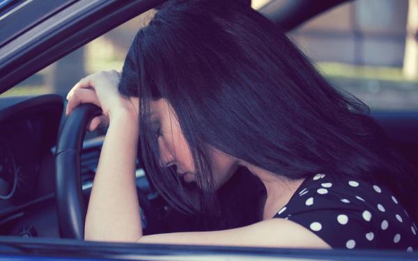 白月光u@白天公司上班，晚上开滴滴，月入9千：毁掉一个人，就让他一直忙