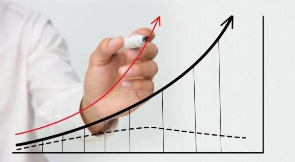 白月光u@白天公司上班，晚上开滴滴，月入9千：毁掉一个人，就让他一直忙