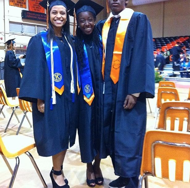 「译眼看美洲」美国女子每天给离世的父亲发短信，四年后意外收到神秘回复