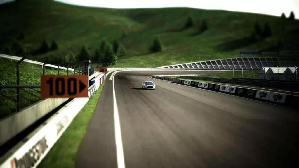 荆程州嘉：在高速路上行驶的汽车发飘是什么原因?