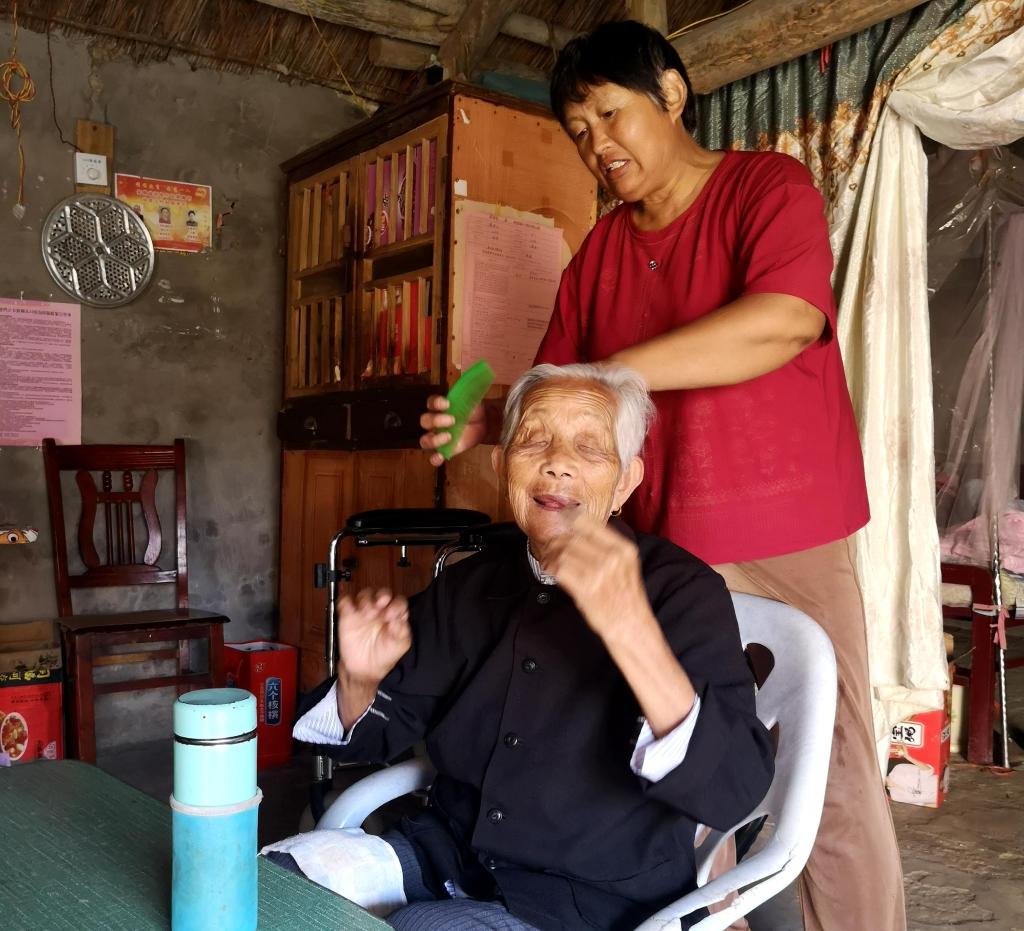 中安在线TB：王桂英：25年悉心照顾精神残疾丈夫和年迈婆婆