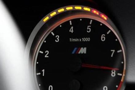 [汽车潮人秀]私家车年检时，车检员把油门猛踩到底，对汽车发动机有损伤吗？