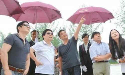 【小服众创】养鸡专业户20年后成首富，四兄弟用1000元创饲料帝国，他们咋做到