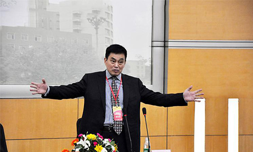 【小服众创】养鸡专业户20年后成首富，四兄弟用1000元创饲料帝国，他们咋做到