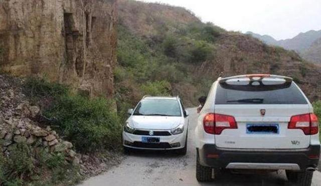 「保十洁」新手判断车距很难？老司机教你几招，很容易学会