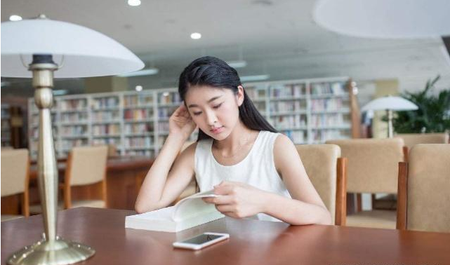 #教育成长记#大学生“自甘堕落”的6种现象，绝大多数人都有，堪称“毒瘤”