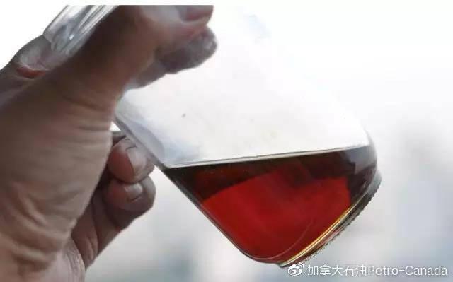 #微博头条#如何使用油标尺检查发动机油使用状况