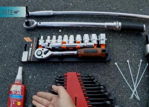 汽车好帮手■汽车底盘有异响怎么办？小编教你轻松解决，10分钟搞定