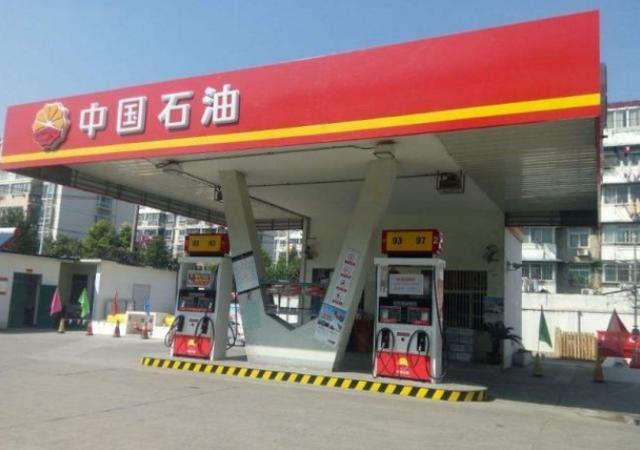 家有汽车：中石油和中石化哪个更耐烧？小伙实测发现，差距不是一般的大