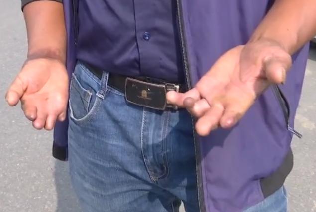 [蛋蛋懂车]双手残疾男子欲考驾照，交21000元学费车都没摸，教练却失踪了