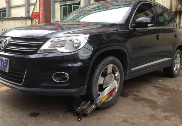 第壹车市■轮胎被故意锁住了该怎么办？老司机给出了解决方案，后悔没早知道