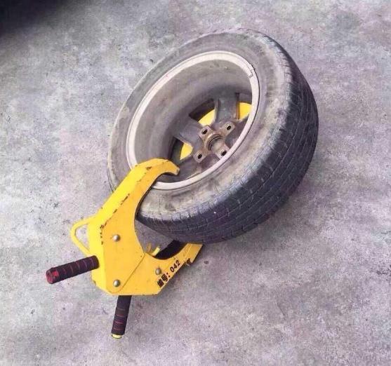 第壹车市■轮胎被故意锁住了该怎么办？老司机给出了解决方案，后悔没早知道