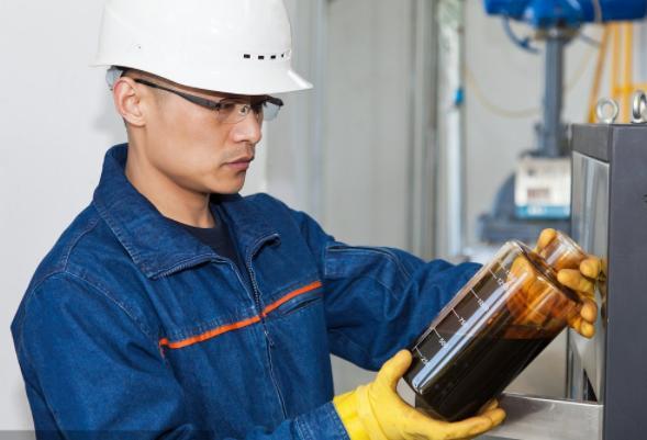 九零后聊车@92号汽油即将消失？全新“替代品”亮相，一听名字车主们不淡定了