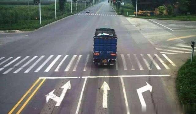 「方方今天补尾款了吗」红灯一直没变，等20分钟只能闯红灯，算不算违章交警回答三个字