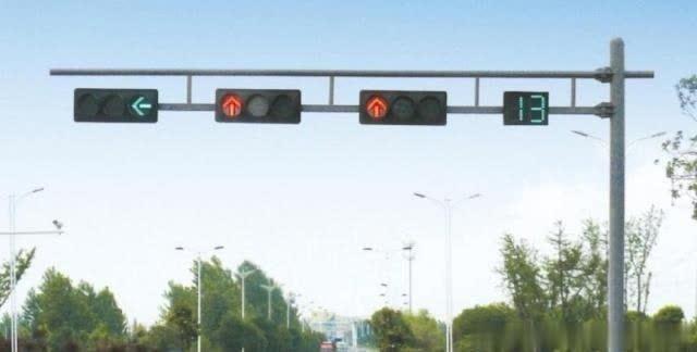 「方方今天补尾款了吗」红灯一直没变，等20分钟只能闯红灯，算不算违章交警回答三个字